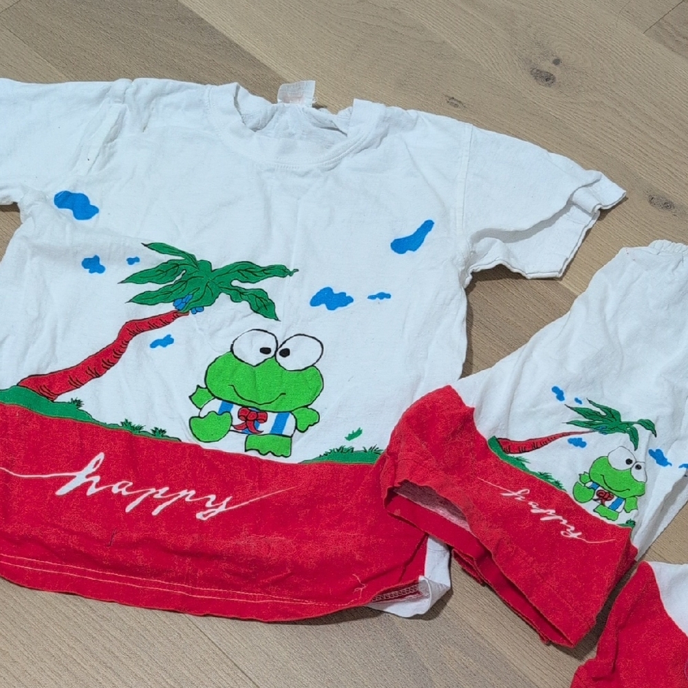 Vintage White and Red Frog Graphic T-Shirt and Shorts Set